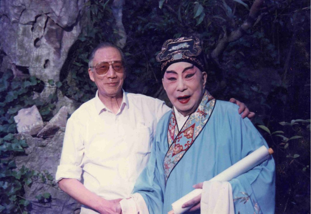 陈从周与俞振飞.jpg